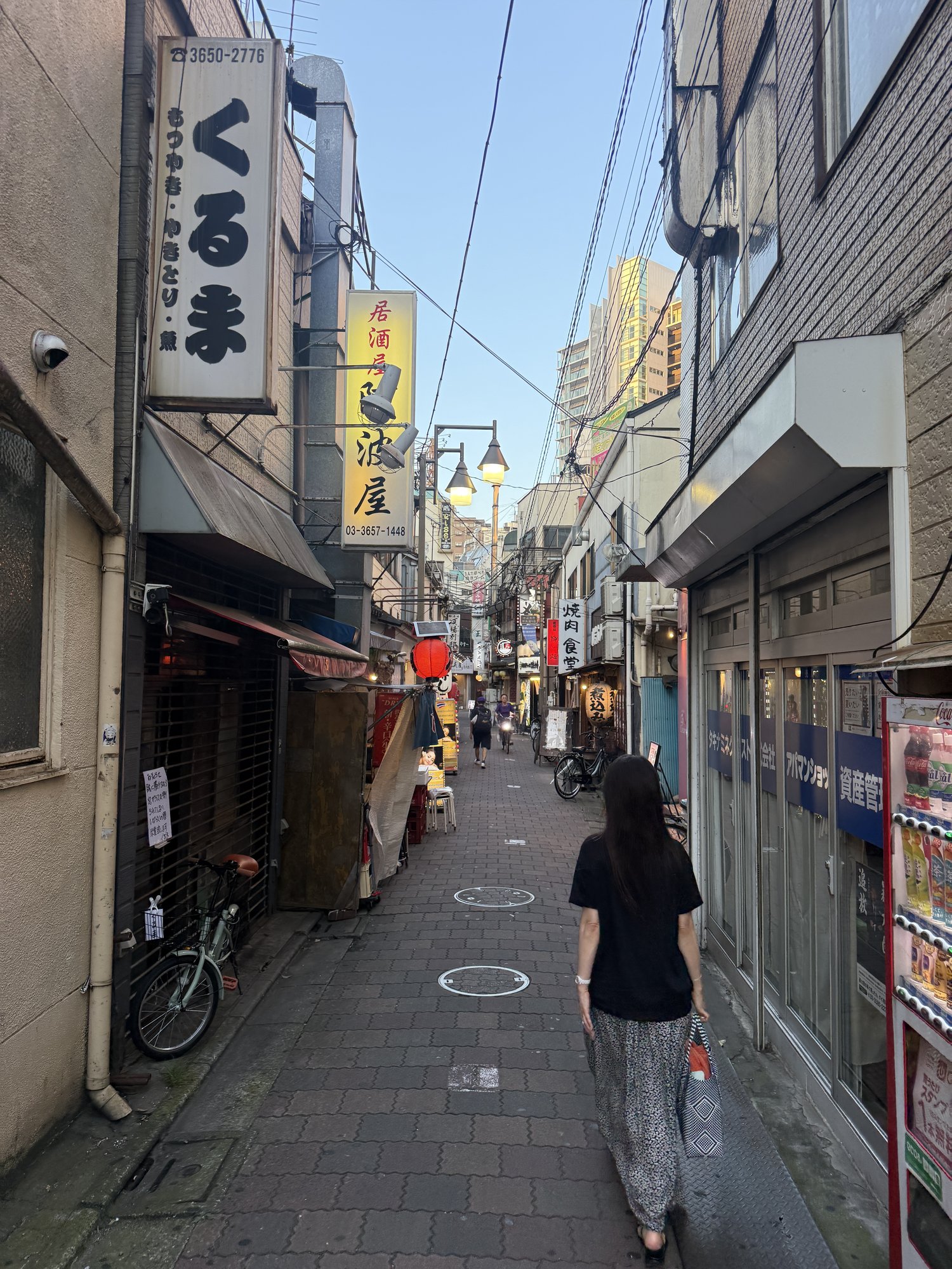 居酒屋や焼肉店がひしめく小岩地蔵中央通り