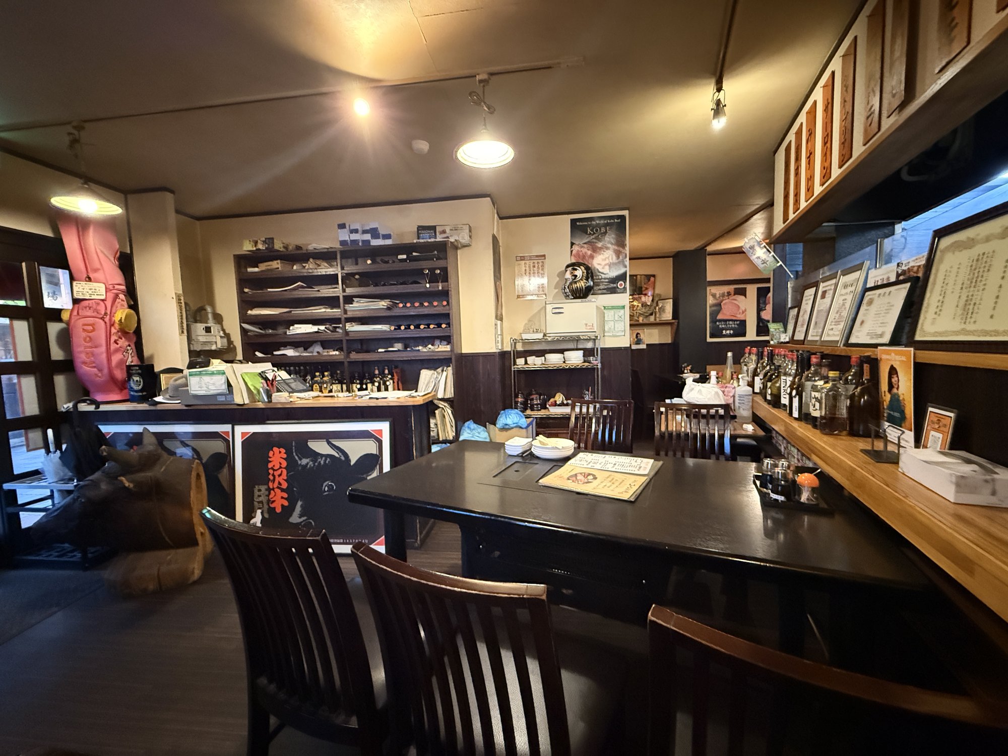 焼肉市場 南口店の店内